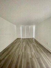 555 NE 15th St, Unit 16F in Miami, FL - Foto de edificio - Building Photo