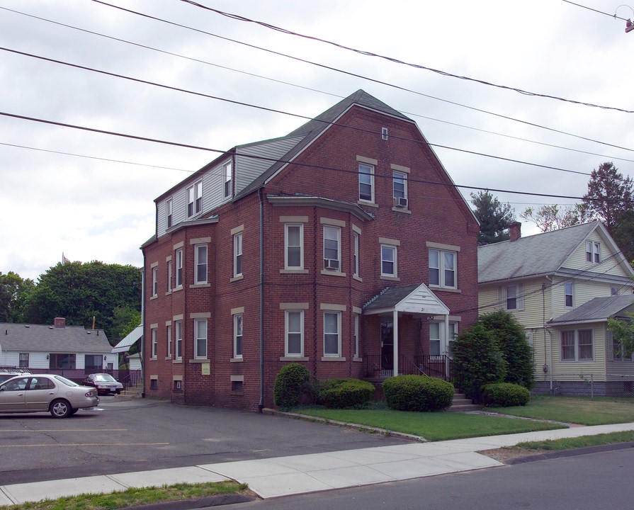 21 Cyman Dr in Chicopee, MA - Building Photo