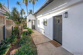 215 N Granados Ave in Solana Beach, CA - Foto de edificio - Building Photo