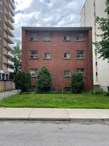 215 Jackson St W in Hamilton, ON - Building Photo