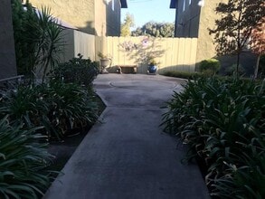 2257 N Meridian Ave in Fresno, CA - Building Photo - Building Photo