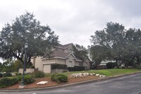 18003 Bullis Hill in San Antonio, TX - Foto de edificio - Building Photo