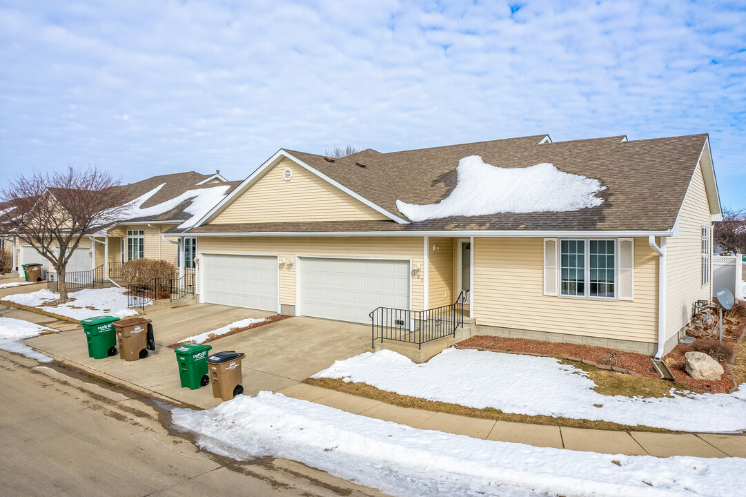 922 Robin Cir in Altoona, IA - Building Photo