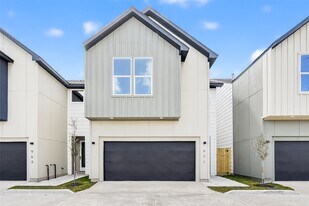 971 Highland Lgt Ln in Houston, TX - Building Photo