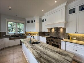 545 SW Indianola St in Stuart, FL - Building Photo - Building Photo