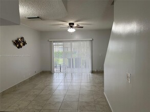 16654 Hemingway Dr in Weston, FL - Building Photo - Building Photo