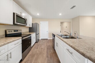 5817 Viking Wy in Panama City, FL - Building Photo - Building Photo