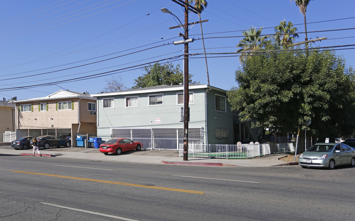 14902 Sylvan St in Van Nuys, CA - Building Photo