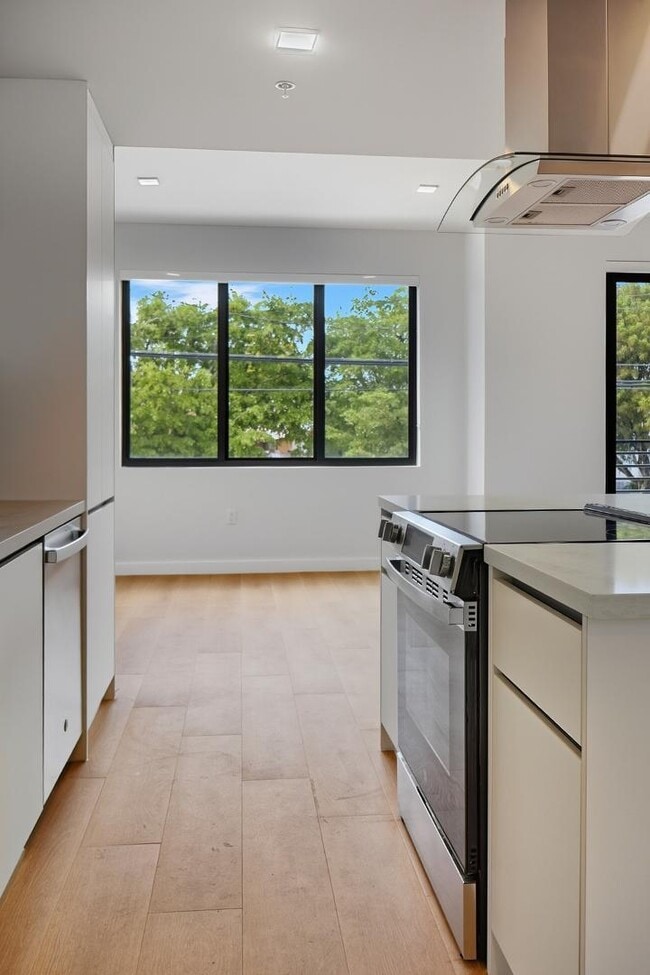 1376 SW 4th St in Miami, FL - Foto de edificio - Building Photo