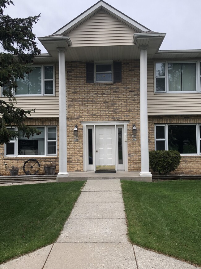 402 Manchester Ln, Unit 406