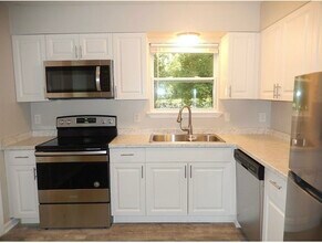 1901 Crosby Ct in Tallahassee, FL - Building Photo - Building Photo