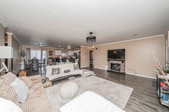 321 Brookvalley Dr in Manhattan, KS - Building Photo - Building Photo