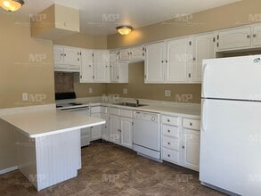 1782 N Overland Trail in Fort Collins, CO - Building Photo - Building Photo