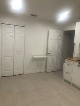 5968 NW Favian Ave in Port St. Lucie, FL - Foto de edificio - Building Photo