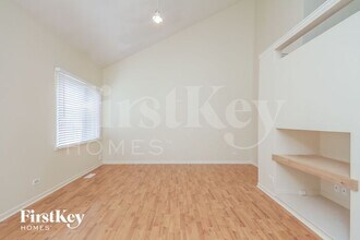 1421 Timber Ln in South Elgin, IL - Foto de edificio - Building Photo