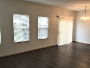 1878 Candlelight Cir in Montgomery, IL - Building Photo - Building Photo