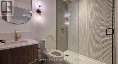 1285 Queen St E in Toronto, ON - Building Photo - Building Photo