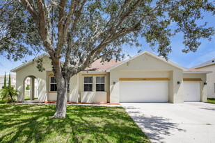 4684 Barbados Loop in Clermont, FL - Building Photo