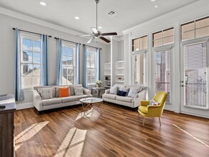 5616 Cohn Terrace in Houston, TX - Foto de edificio - Building Photo