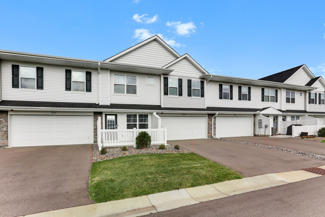 8027 149th Xing NW in Ramsey, MN - Building Photo