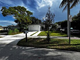 2541 NW 9th St in Fort Lauderdale, FL - Building Photo