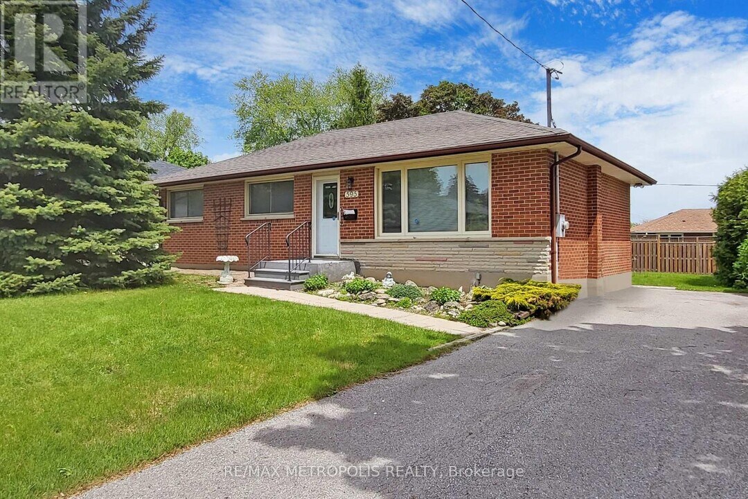 595 Gibbons St in Oshawa, ON - Building Photo