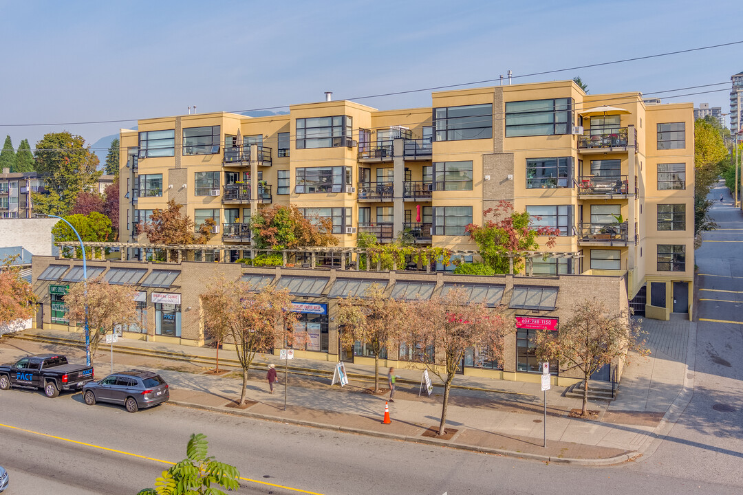 Sausalito in North Vancouver, BC - Building Photo