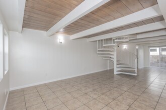 16141 Eucalyptus Ave in Bellflower, CA - Foto de edificio - Interior Photo