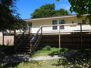 2001 Pecan St in San Marcos, TX - Building Photo - Building Photo