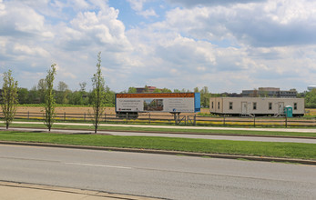 Gateway Pl in Blue Ash, OH - Foto de edificio - Building Photo