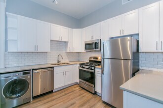46 E Chicago Ave-Unit -3W in Chicago, IL - Building Photo - Building Photo