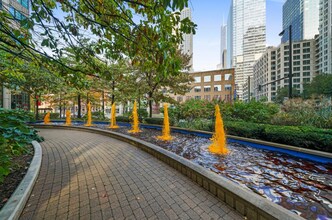 400 N La Salle Dr, Unit 3909 in Chicago, IL - Building Photo - Building Photo