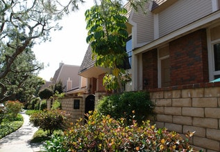 Villa Alicante in Los Angeles, CA - Building Photo - Building Photo