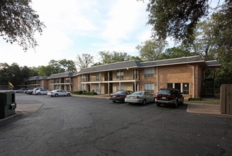 New World Apartments in Dallas, TX - Building Photo - Building Photo