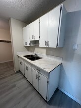 16421 Stony Plain Rd in Edmonton, AB - Building Photo - Building Photo