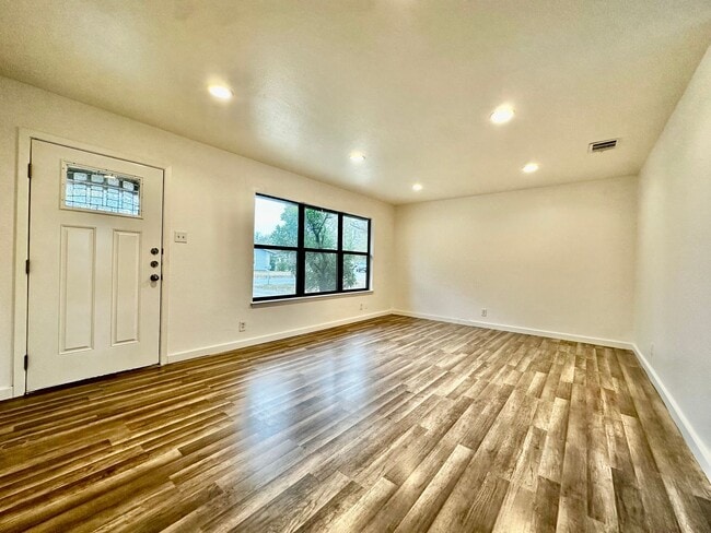 711 C St in Kerrville, TX - Building Photo - Building Photo