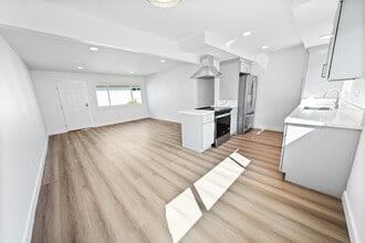 1206 Amethyst St in Redondo Beach, CA - Building Photo - Building Photo