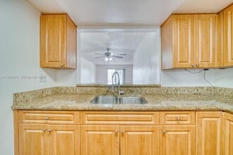 840 SW 105th Ave, Unit 318 in Miami, FL - Foto de edificio - Building Photo