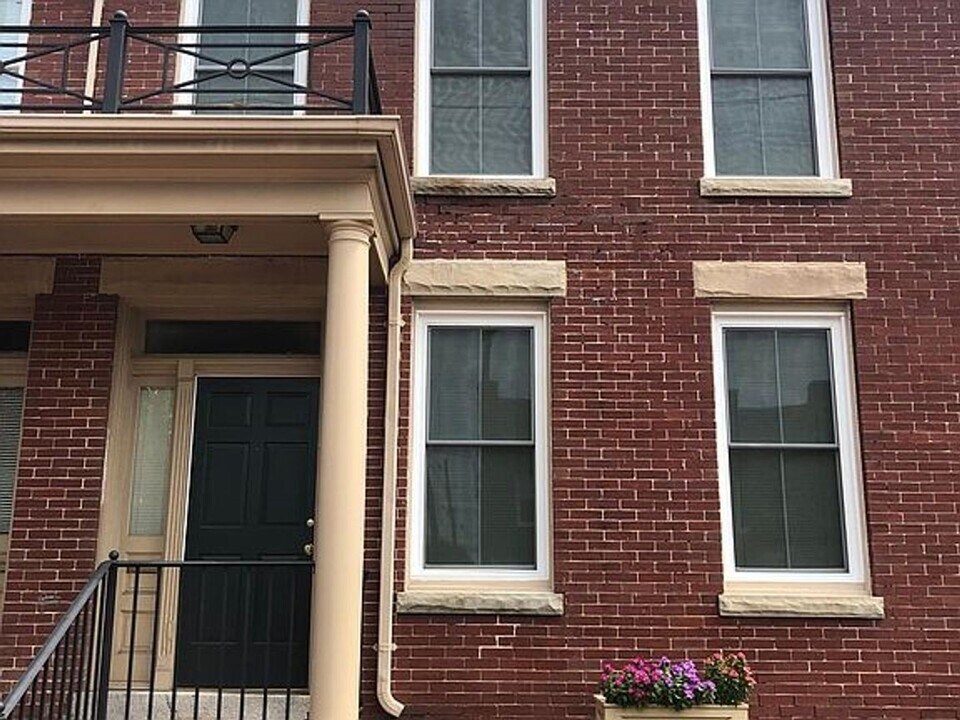 1624 W Cary St in Richmond, VA - Building Photo