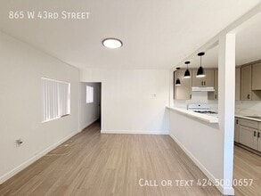 865 W 43rd St in Los Angeles, CA - Building Photo - Building Photo