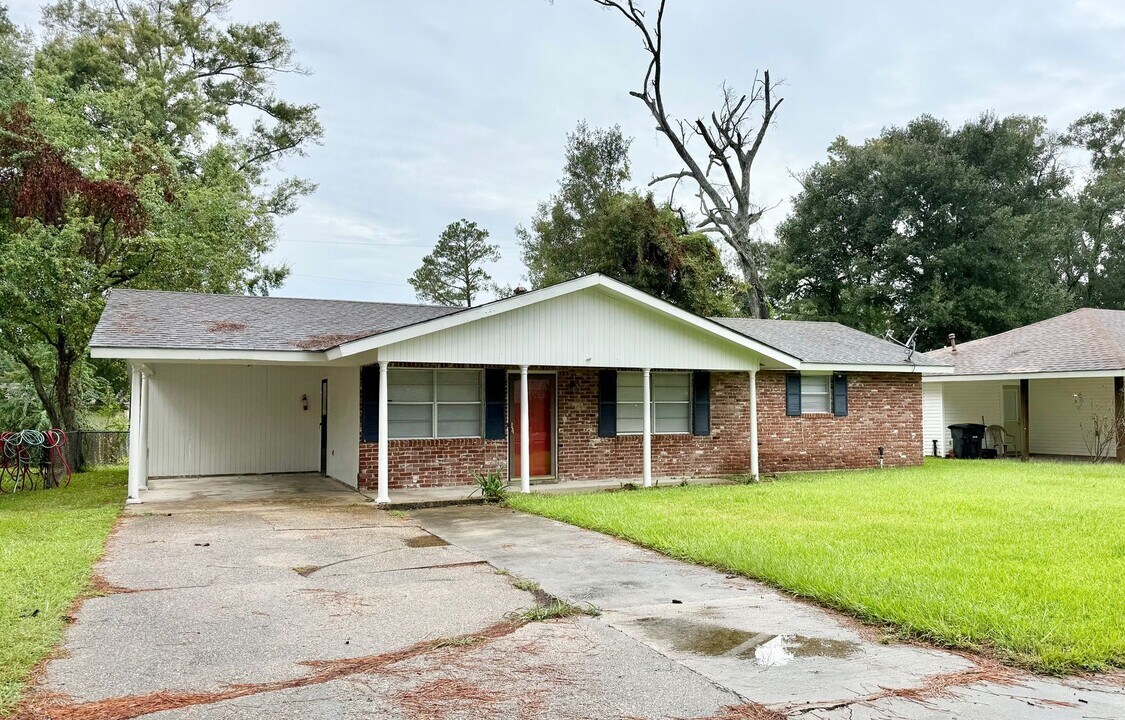 366 E Bolivar Dr in Baton Rouge, LA - Building Photo