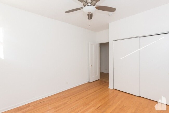 7000 N Sheridan Rd in Chicago, IL - Foto de edificio - Building Photo