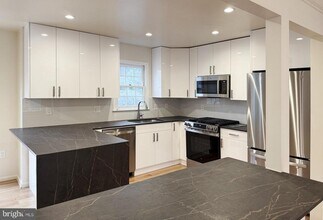 7438 Crestberry Ln in Bethesda, MD - Building Photo - Building Photo