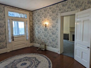402 N Main St, Unit Apt #1 in Greensburg, PA - Building Photo - Building Photo