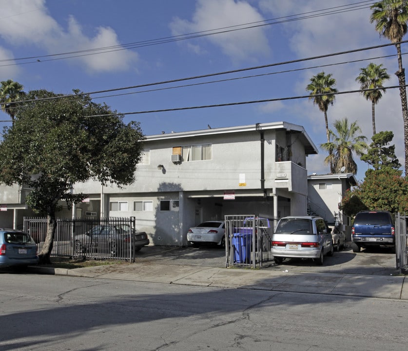 14654 Hubbard Ave in San Fernando, CA - Foto de edificio