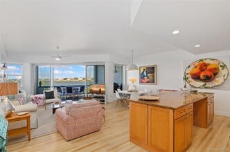 260 Dune Rd in Westhampton Beach, NY - Foto de edificio - Building Photo