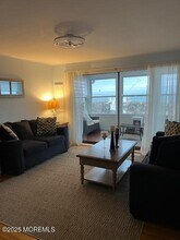 216 Ocean Ave in Sea Bright, NJ - Foto de edificio - Building Photo