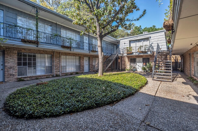 Gaslight Square in Houston, TX - Foto de edificio - Building Photo