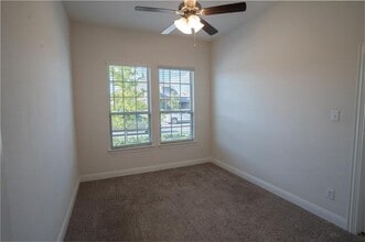 10924 Klondike Ln in Krugerville, TX - Foto de edificio - Building Photo