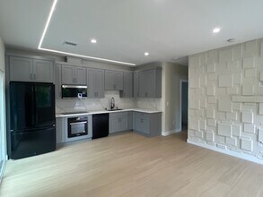 6552 Olcott St in Tujunga, CA - Foto de edificio - Building Photo